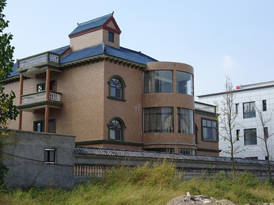 河南夏邑一工廠荒廢背后 老板轉型房地產建別墅養(yǎng)尊的警示